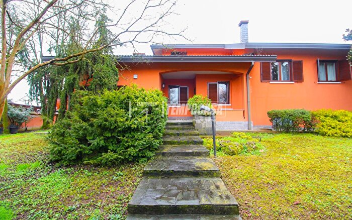 Casa con 5 locali in vendita in Pantigliate