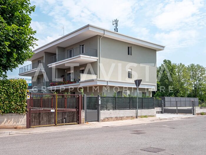 Appartamento quadrilocale in vendita in Via Giovanni Falcone, Rezzato