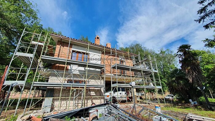 Casa con 7 locali in vendita in Via Venarottese, Venarotta