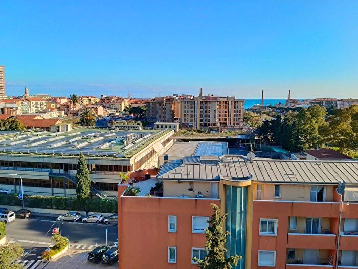 Appartamento con 5 locali in vendita in Imperia
