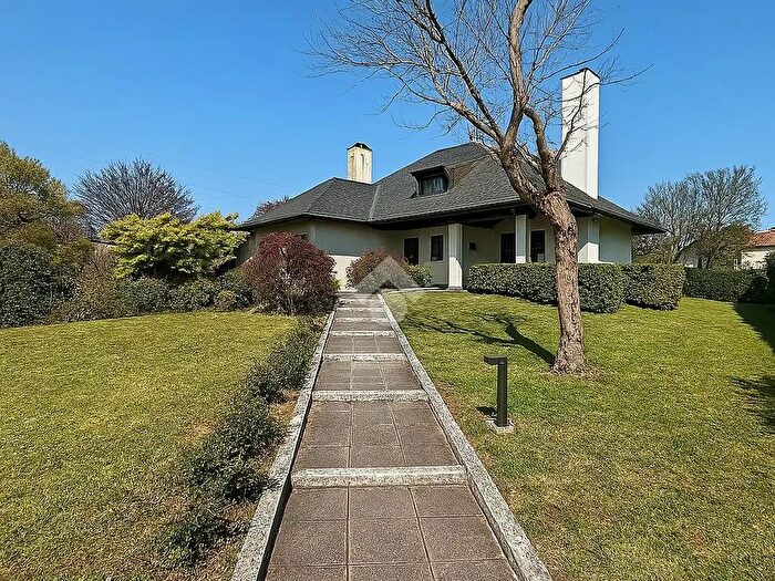 Casa con 10 locali in vendita in Via Friulì, Silea