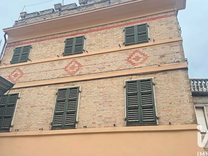 Casa con 10 locali in vendita in Via Margherita, Castignano