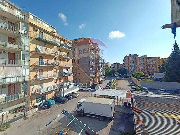 Appartamento con 5 locali in vendita in Via Pergusa, Palermo