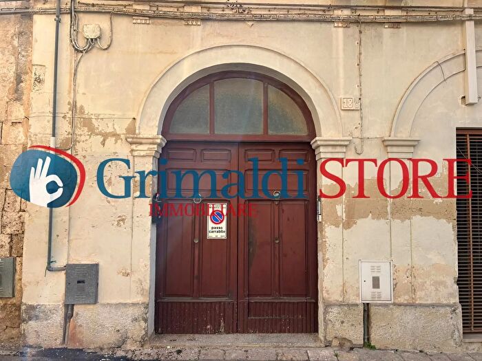 Casa con 7 locali in vendita in Via Roma, Caprarica Di Lecce