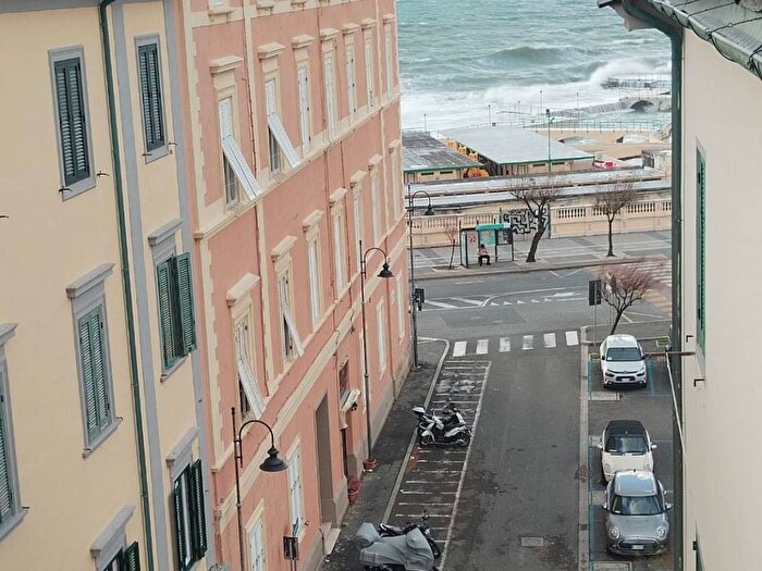 Appartamento trilocale in affitto in Via Malta, Accademia Terrazza Mascagni, Livorno