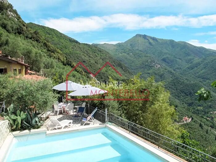 Casa con 6 locali in vendita in a Montebello a Camaiore, Camaiore