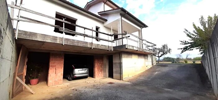 Casa con 5 locali in vendita in Larciano