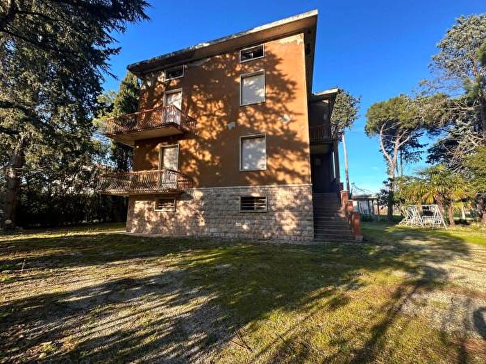 Casa con 6 locali in vendita in Via Giacomo Carissimi, Assisi