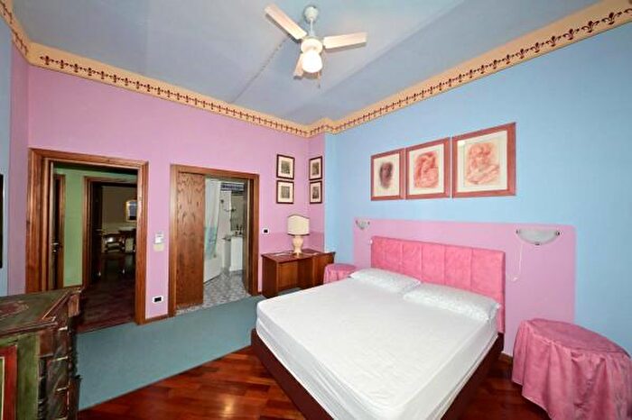 Casa con 6 locali in vendita in Via Isonzo, Arezzo