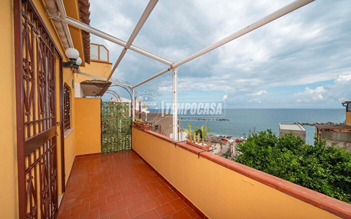 Appartamento trilocale in vendita in Via del Corsaro, Messina