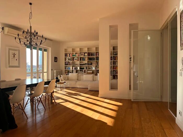 Appartamento con 10 locali in vendita in Via Carolina Internari, Livorno