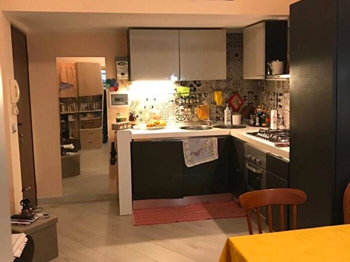 Appartamento monolocale in affitto in Via Giacinto Bruzzesi, Giambellino, Milano