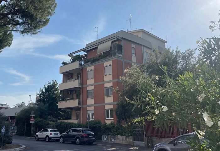 Appartamento trilocale in vendita in Via Ettore Romagnoli, Roma