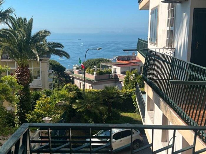 Appartamento quadrilocale in affitto in Via Aniello Falcone, Vomero, Napoli