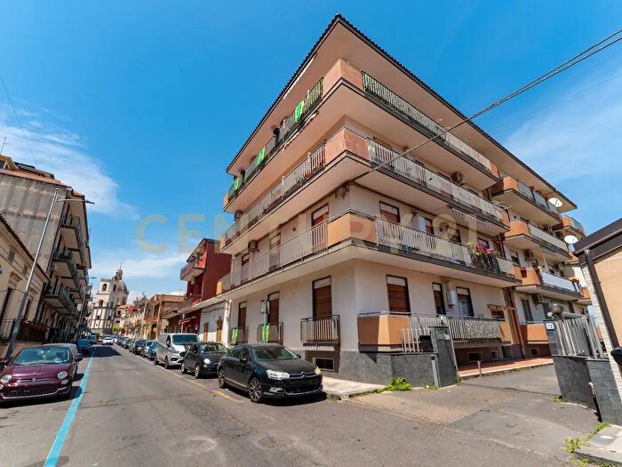 Appartamento quadrilocale in vendita in Via Croce, Aci Catena