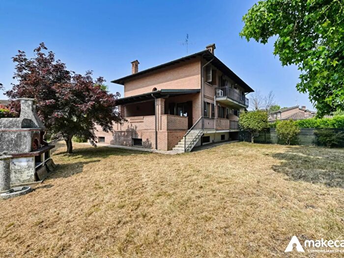 Casa quadrilocale in vendita in Via Deledda, San Zenone Al Lambro