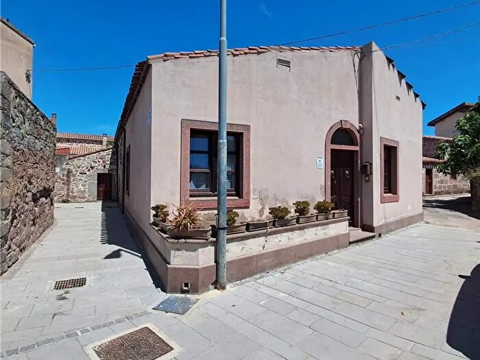 Casa con 7 locali in vendita in Fordongianus