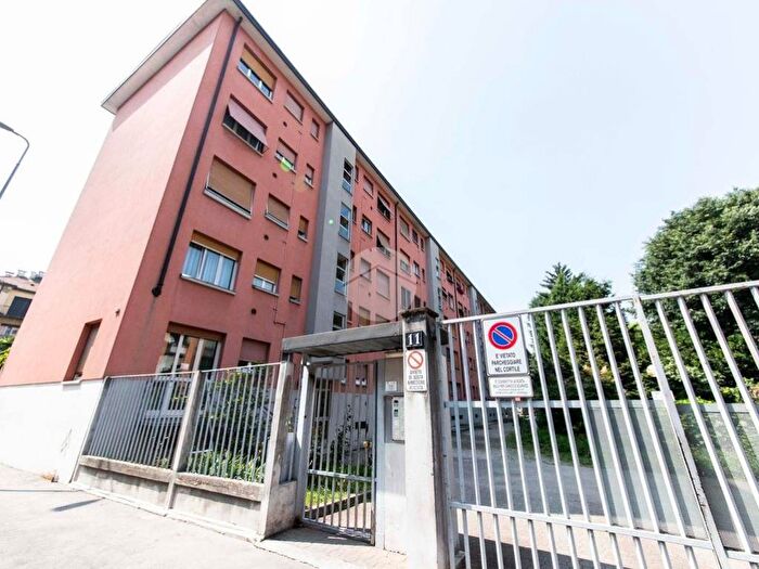 Appartamento trilocale in affitto in Via Giovanni Ambrogio de Predis, Certosa, Milano