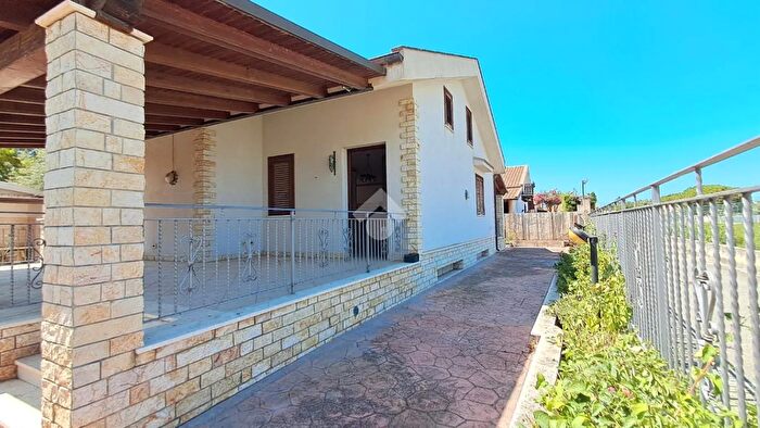 Casa con 5 locali in vendita in Contrada Piana Calzata, Campofelice Di Roccella