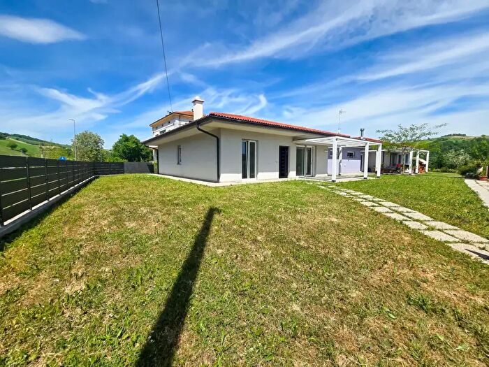Casa quadrilocale in vendita in Via Provinciale, Sassocorvaro Auditore