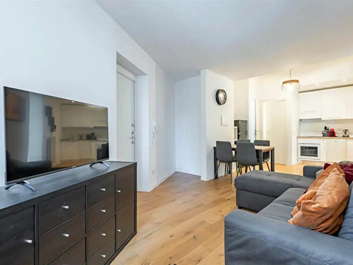 Appartamento quadrilocale in affitto in Via Cilea, Milano
