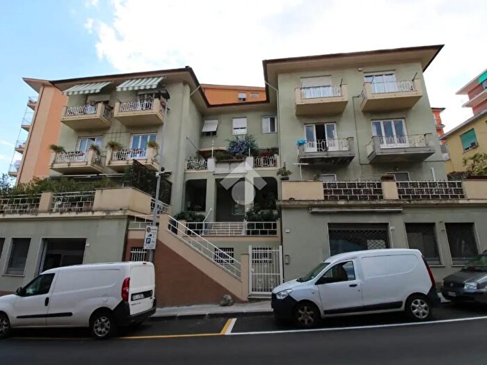 Appartamento con 5 locali in vendita in Viale Antonio E Edelina Devoto, Chiavari