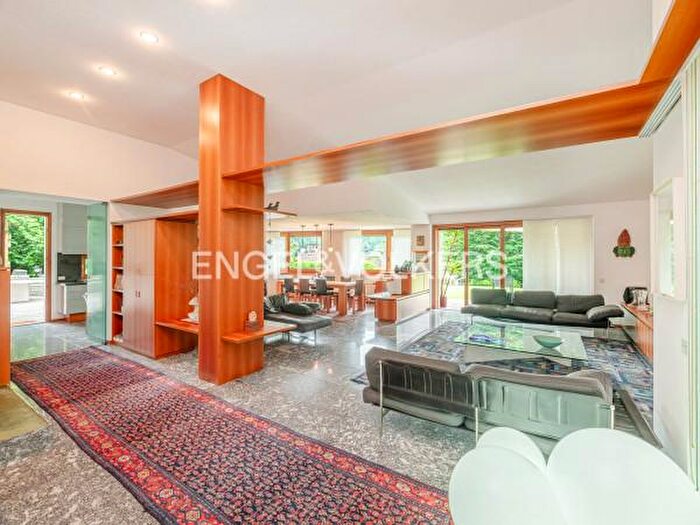 Casa con 6 locali in vendita in Via Muselle, Carimate