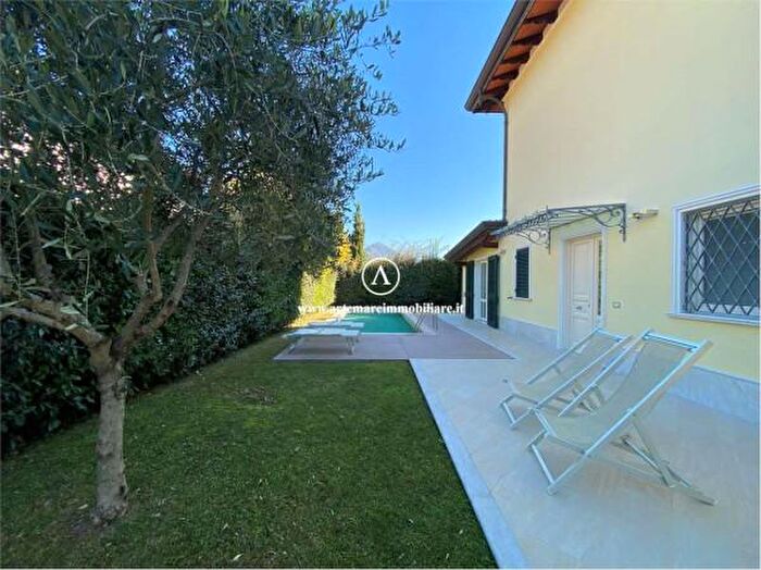 Casa con 5 locali in affitto in Via Massaua, Pietrasanta