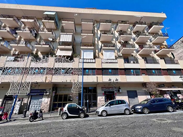Appartamento con 5 locali in vendita in Piazza Luigi Palomba, Torre Del Greco