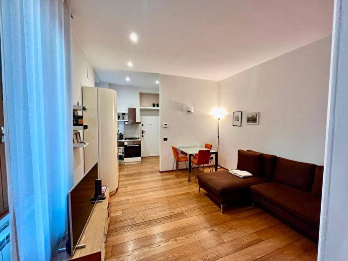 Appartamento bilocale in affitto in Via Ugo Bassi, Isola, Milano