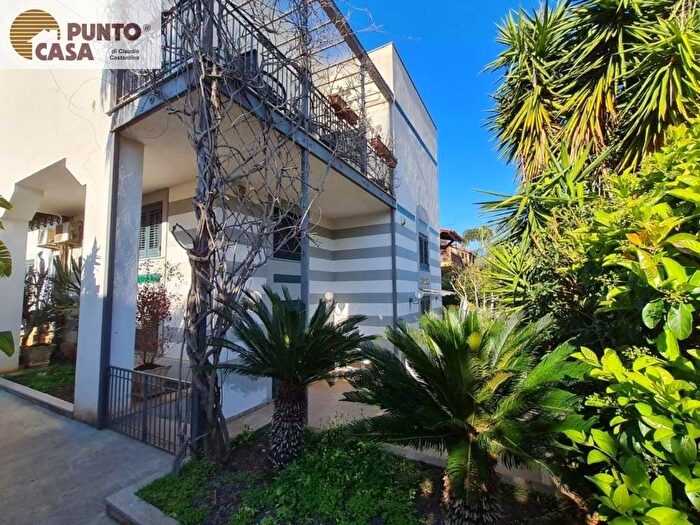 Appartamento trilocale in affitto in via Calliope, Mondello Valdesi, Palermo