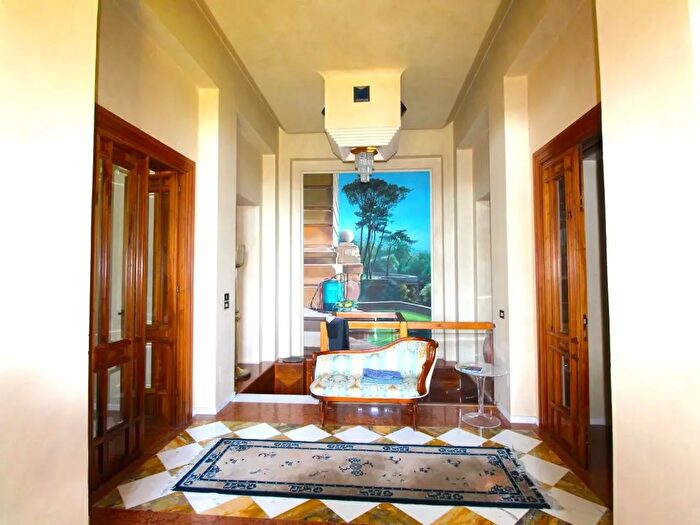 Appartamento con 15 locali in vendita in Via Torre del Gallo, Firenze