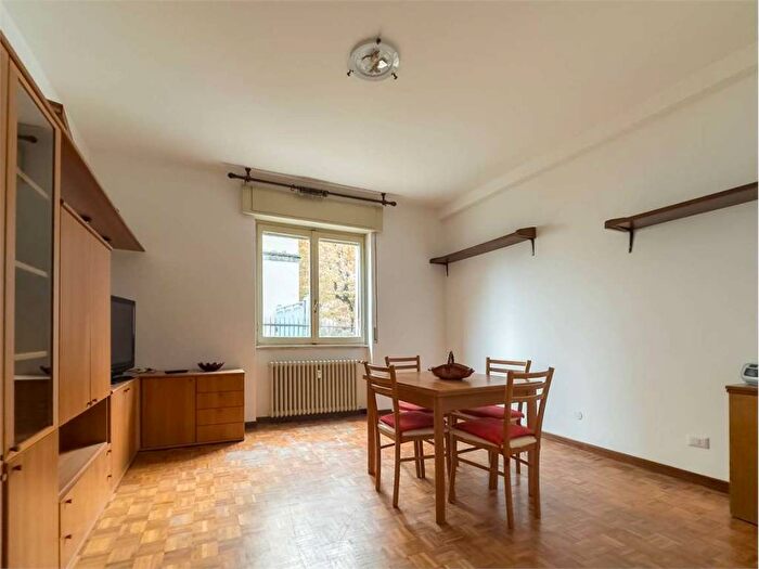 Appartamento trilocale in affitto in Via Vittorio Veneto, Varano Borghi