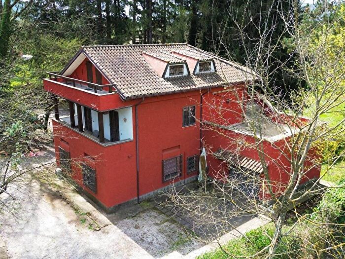 Casa con 6 locali in vendita in Strada Provinciale dei Laghi Vivaro Via Latina, Rocca di Papa