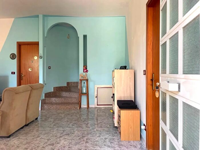 Casa con 8 locali in vendita in Via Palmiro Togliatti, Borgia