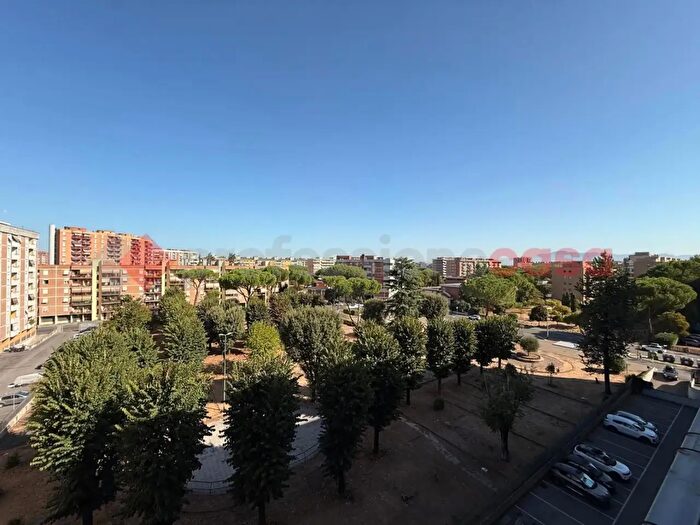 Appartamento trilocale in vendita in Via Umberto Calosso, Roma