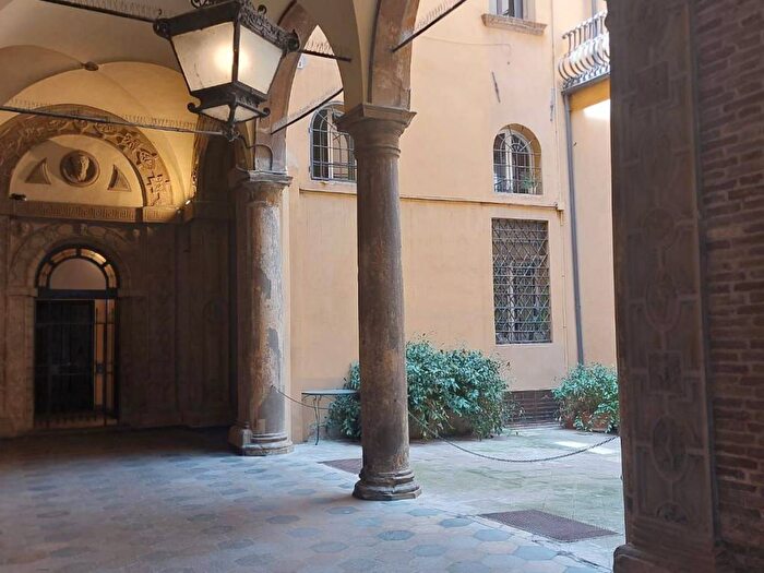 Casa trilocale in affitto in Via Castiglione, Centro Storico, Bologna