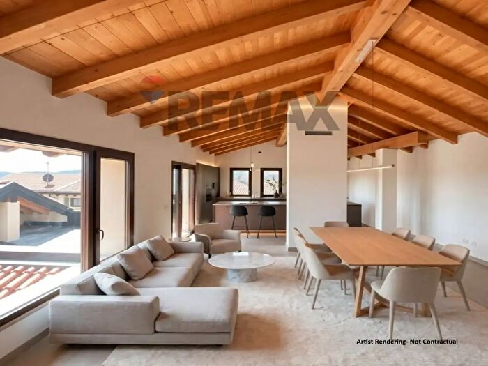 Appartamento con 6 locali in vendita in Via Regina Margherita Tapigliano di Nebbiuno, Nebbiuno
