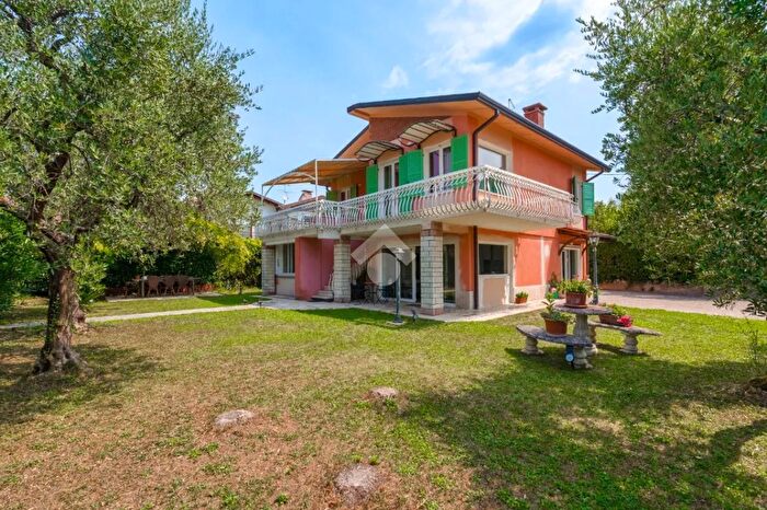 Casa con 10 locali in vendita in Via Madonnina, Lazise