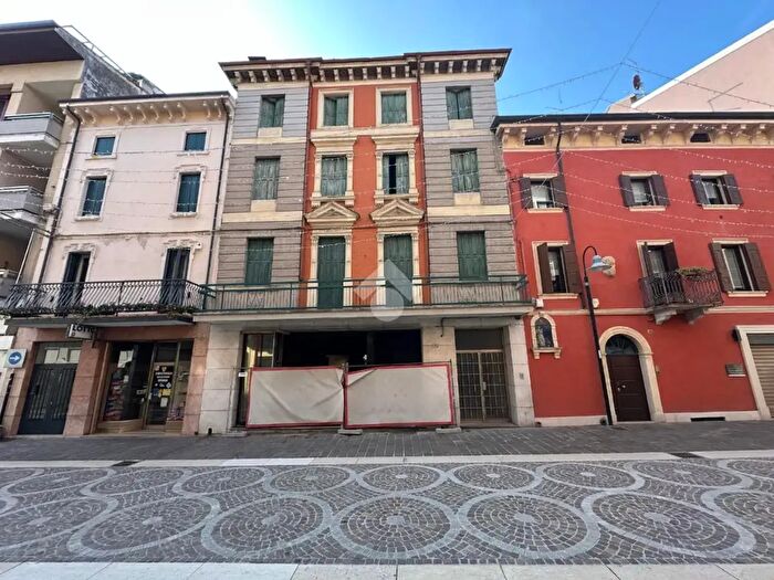 Appartamento trilocale in vendita in Corso Giuseppe Mazzini, Bussolengo