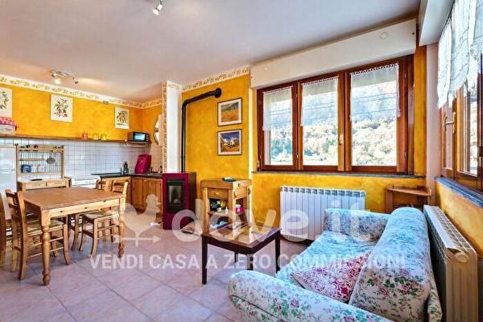 Appartamento bilocale in vendita in Via Alcide De Gasperi, Val Brembilla