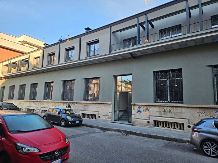 Appartamento trilocale in affitto in Via Semplicità, Dergano, Milano