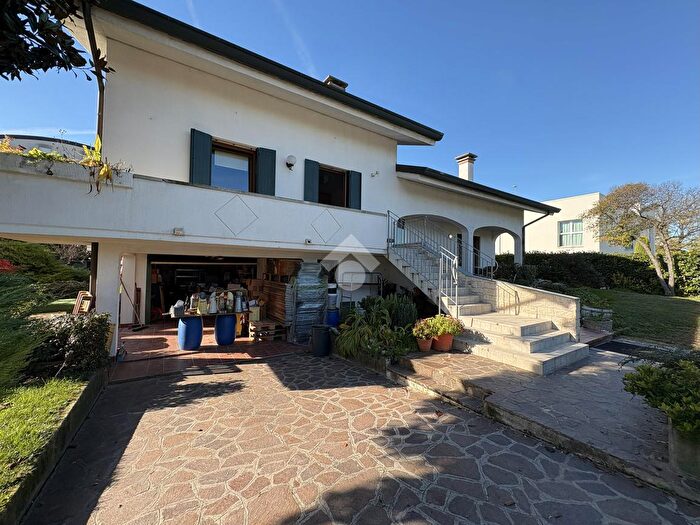 Casa con 7 locali in vendita in Via Don B Guzzo, Vigodarzere