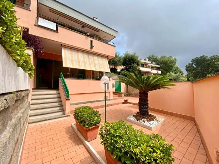Casa quadrilocale in vendita in Via Diana, Anzio