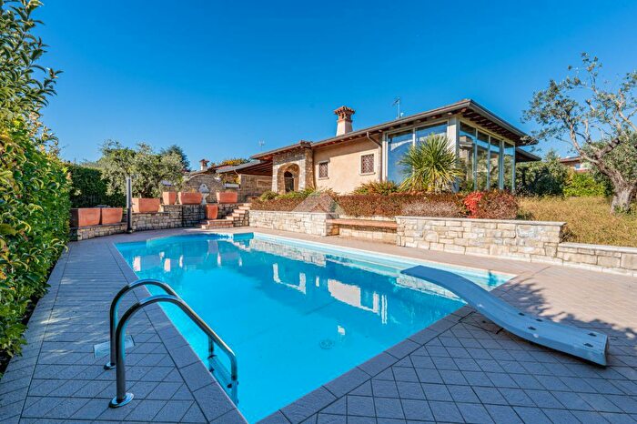 Casa trilocale in vendita in Via delle Pozze, San Felice Del Benaco