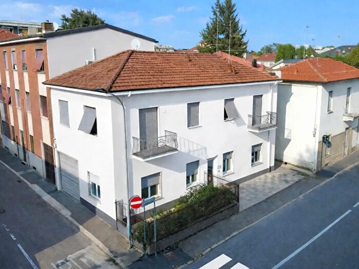 Appartamento trilocale in vendita in Via Giacomo Leopardi Sc, Legnano