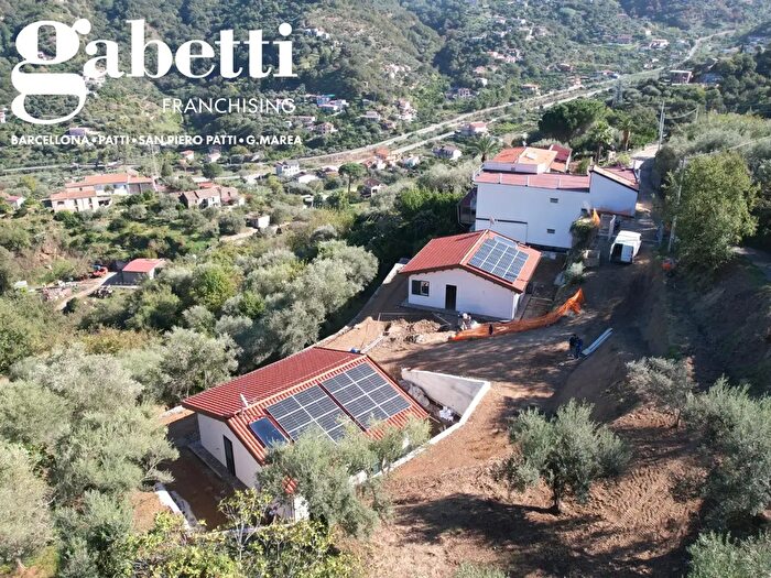 Casa trilocale in vendita in Contrada Roda Snc, Piraino