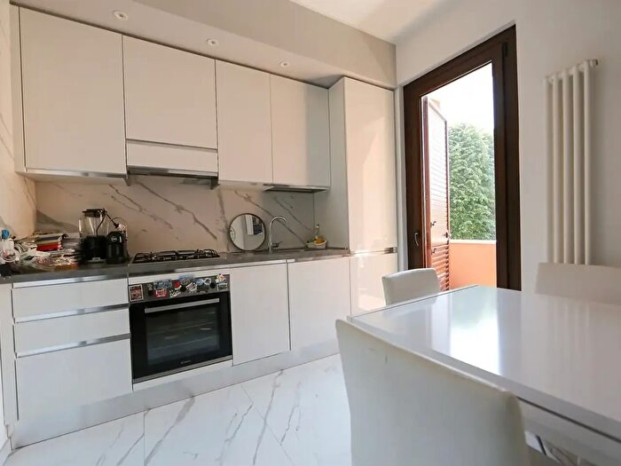 Appartamento trilocale in vendita in Via Ippolito Nievo, Monza