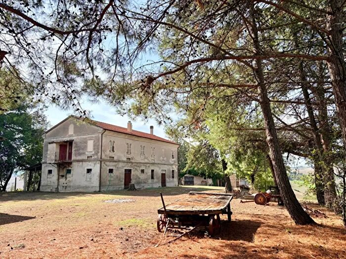 Casa con 10 locali in vendita in Via Sant'Amico, Morro D'Alba