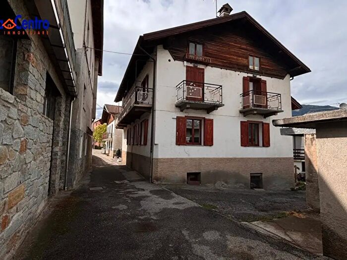 Appartamento trilocale in affitto in Frazione Capoluogo, Charvensod